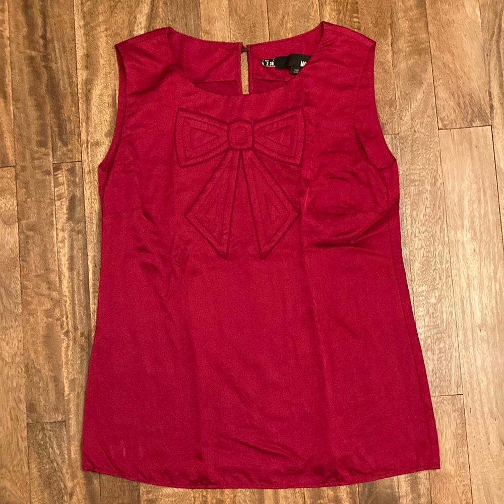 NWOT true red Love Moschino sleeveless blouse with embroidered bow, size US2